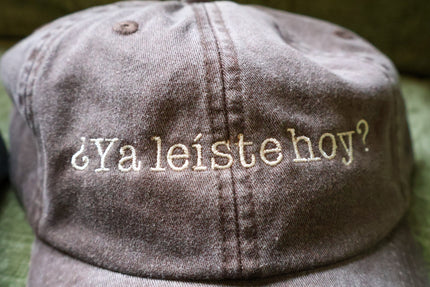 ¿Ya leíste hoy? Hat Rooted Book Lover Co