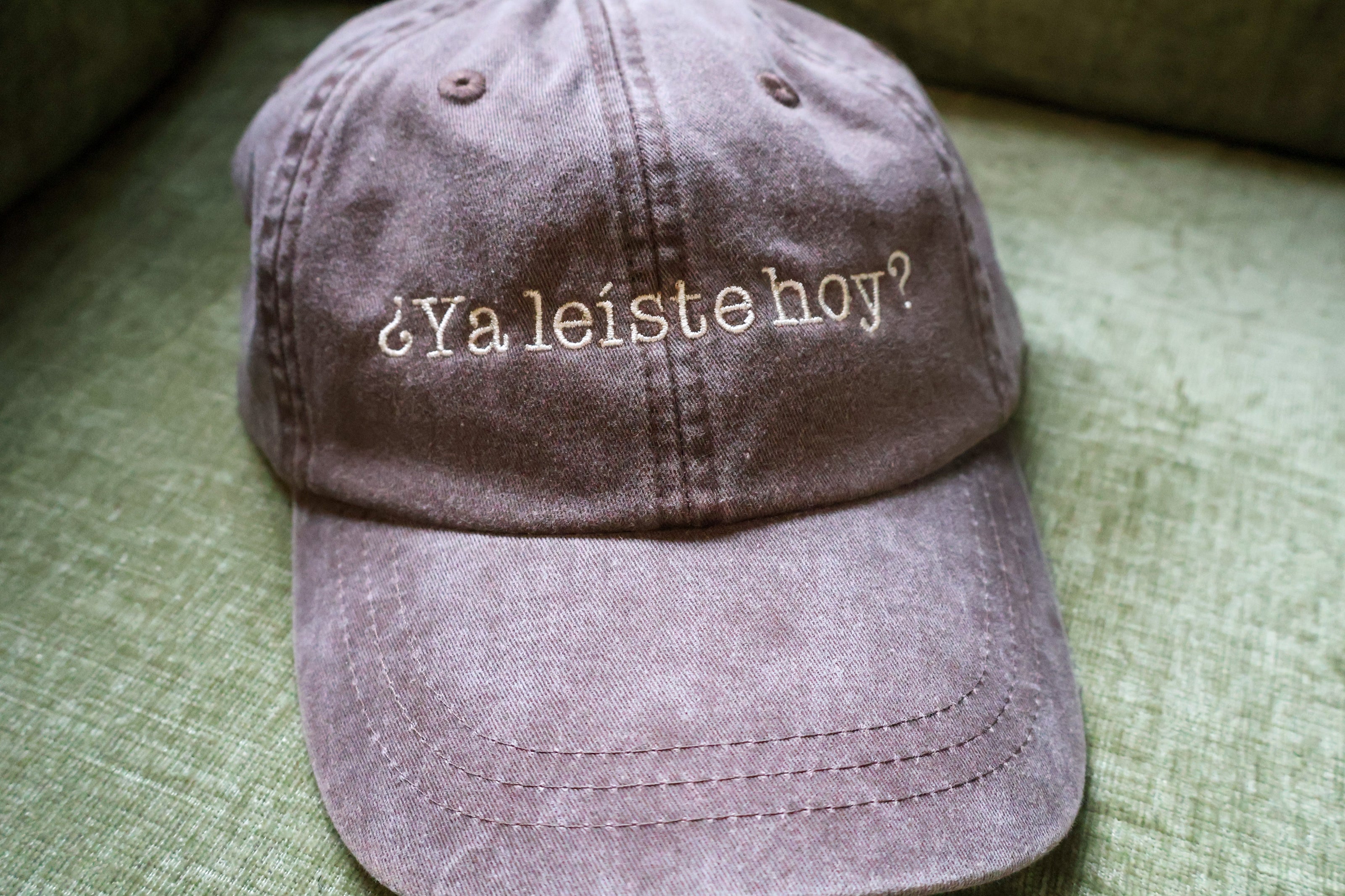 ¿Ya leíste hoy? Hat Rooted Book Lover Co