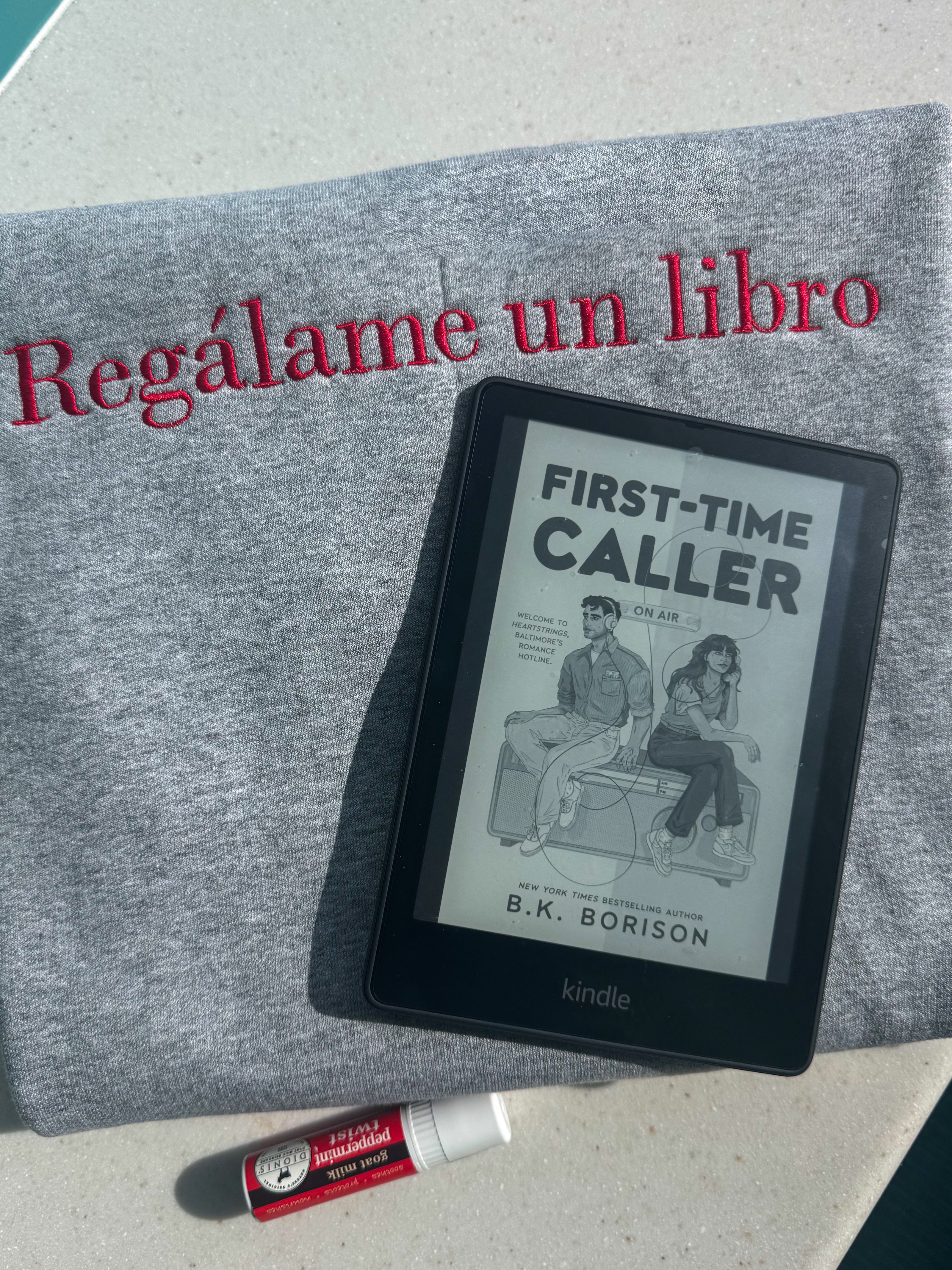 Regálame Un Libro – Embroidered Sweatshirt Rooted Book Lover Co