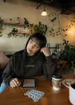 Libros > Chisme – Embroidered Sweatshirt Rooted Book Lover Co